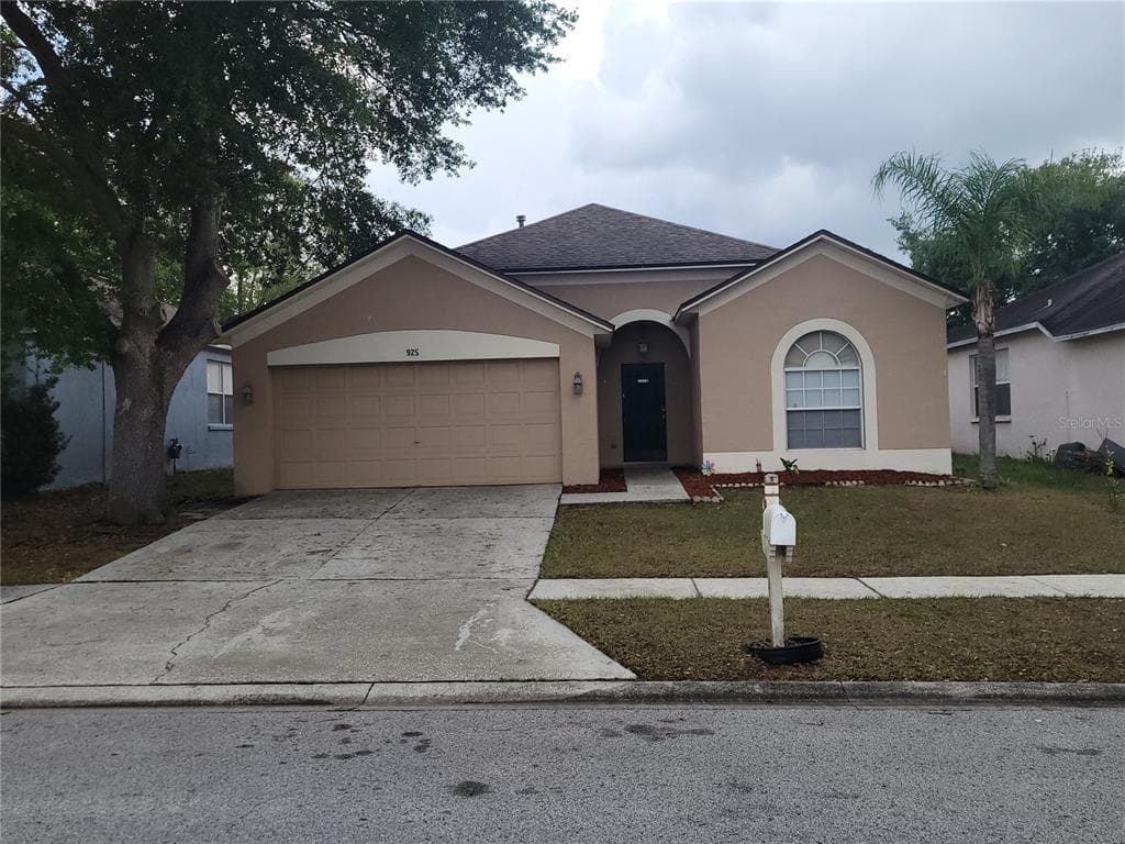 925 GRAND CANYON DRIVE VALRICO, FL 33594