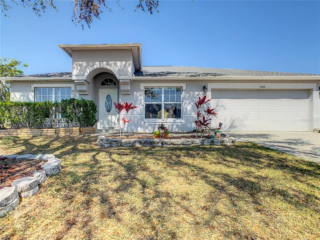 8426 GREYSTONE DRIVE LAKELAND, FL 33810