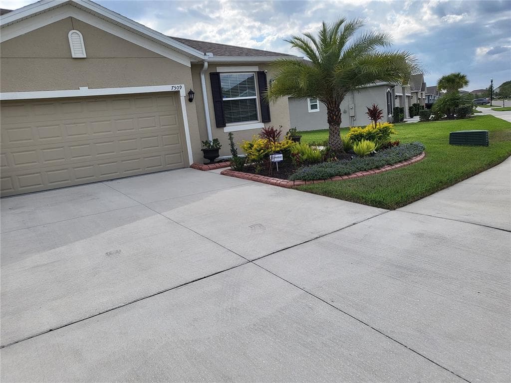 7509 STONEBROOK CIRCLE WESLEY CHAPEL, FL 33545