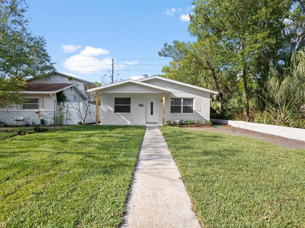 5643 DARTMOUTH AVENUE N ST PETERSBURG, FL 33710