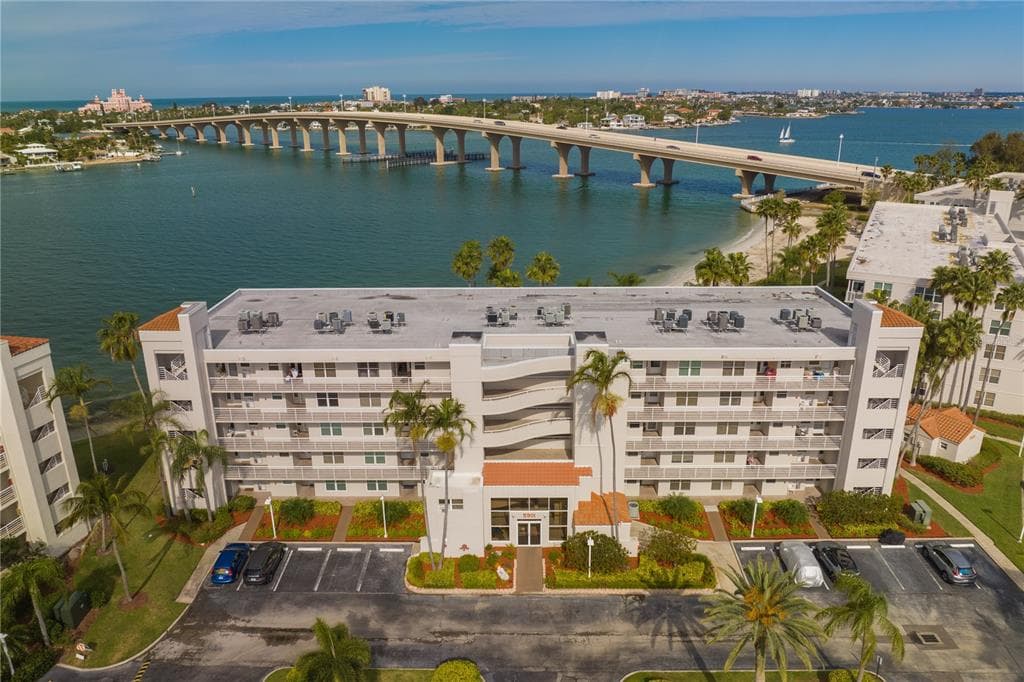5901 BAHIA DEL MAR CIRCLE UNIT 519 ST PETERSBURG, FL 33715