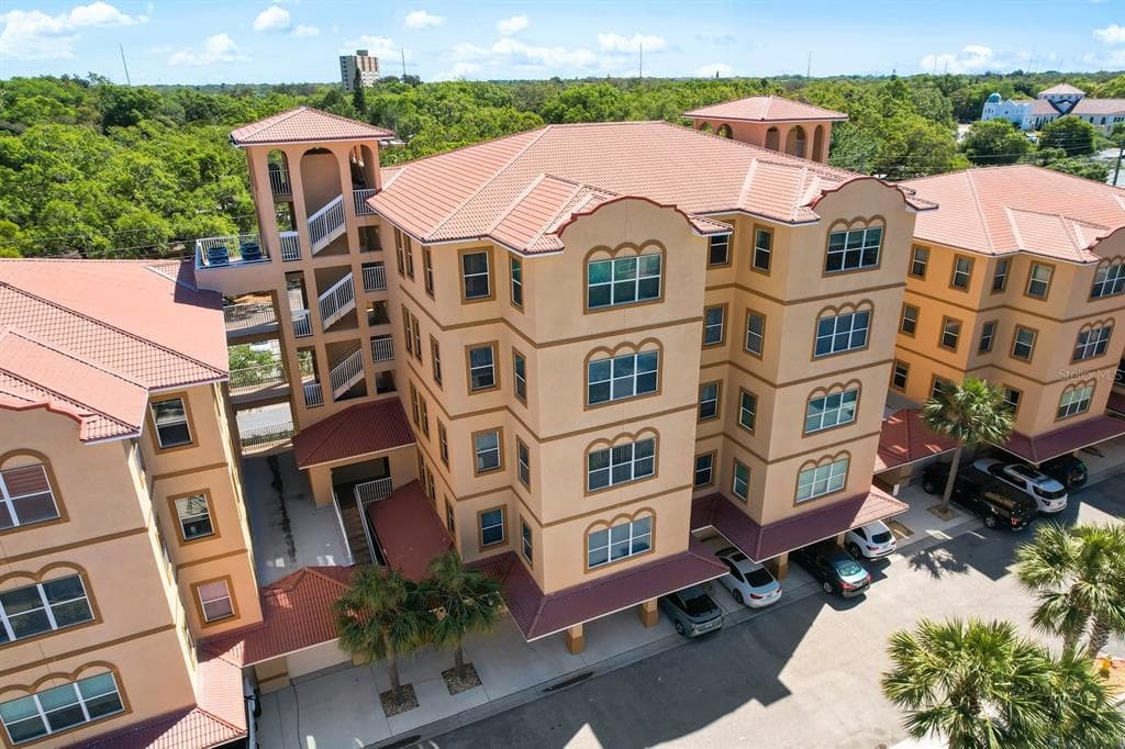 636 WELLS COURT UNIT 201 CLEARWATER, FL 33756
