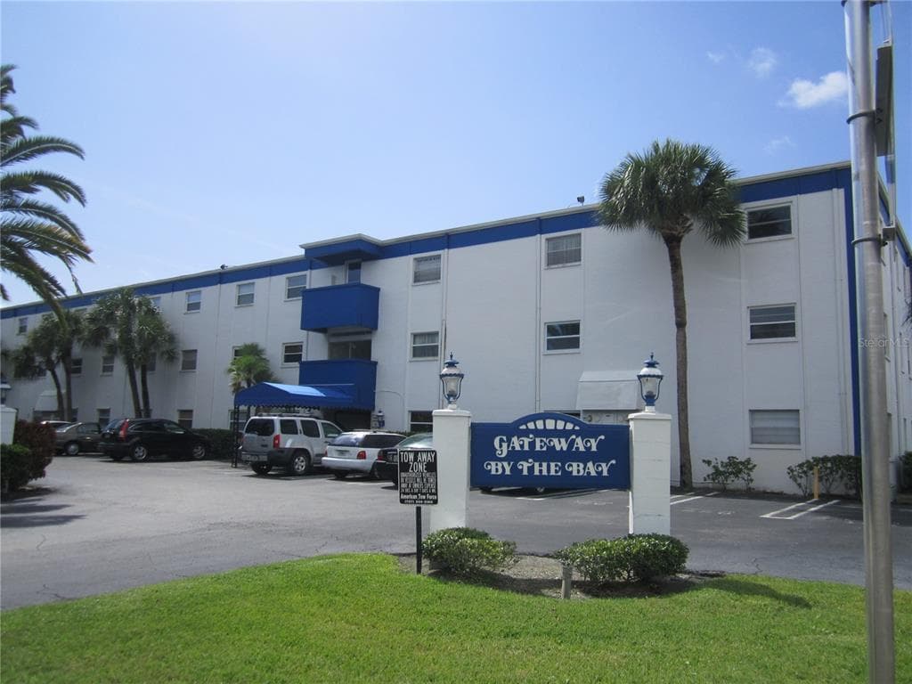 350 79TH AVENUE N UNIT 120 ST PETERSBURG, FL 33702