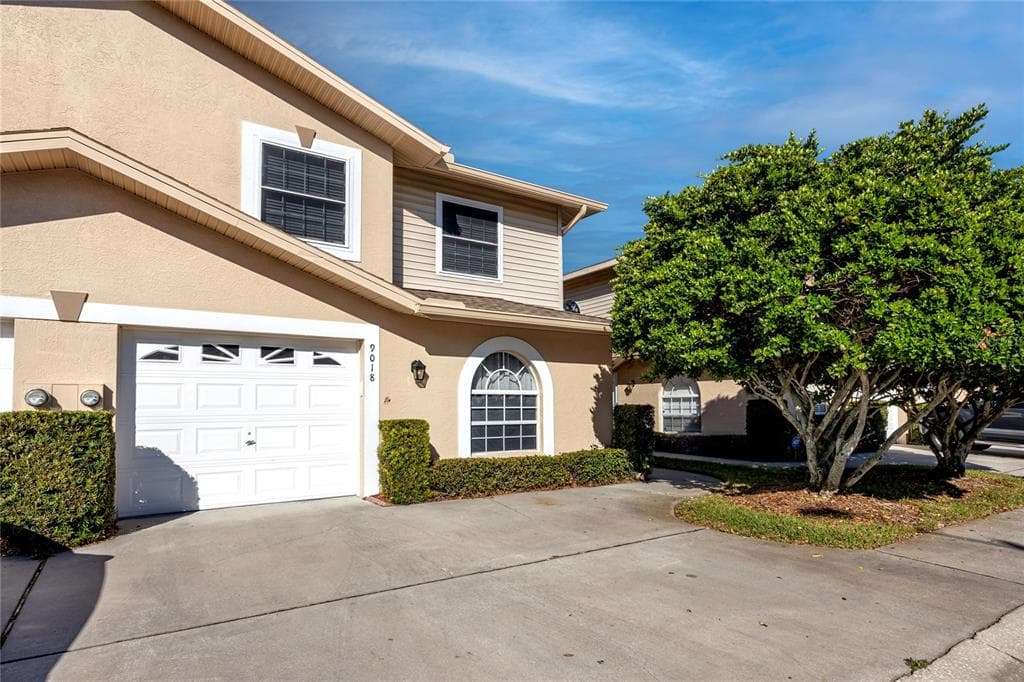 9018 ANTIGUA DRIVE SEMINOLE, FL 33777