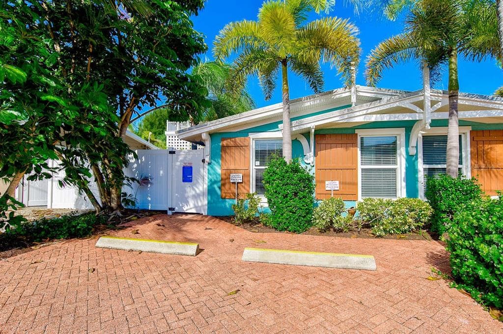 3204 6TH AVENUE UNIT 8 HOLMES BEACH, FL 34217