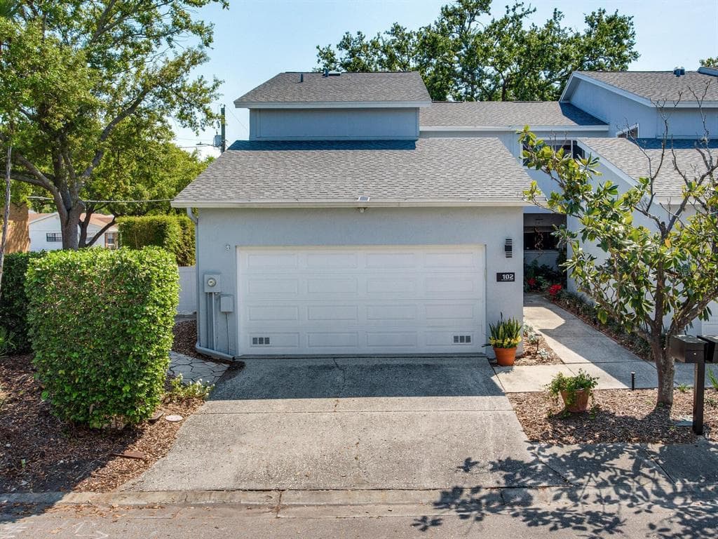102 W TARGA COURT