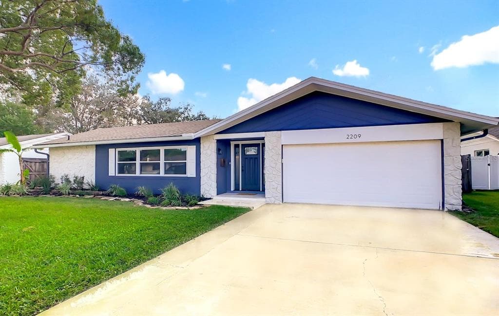 2209 WINNEBAGO TRAIL FERN PARK, FL 32730