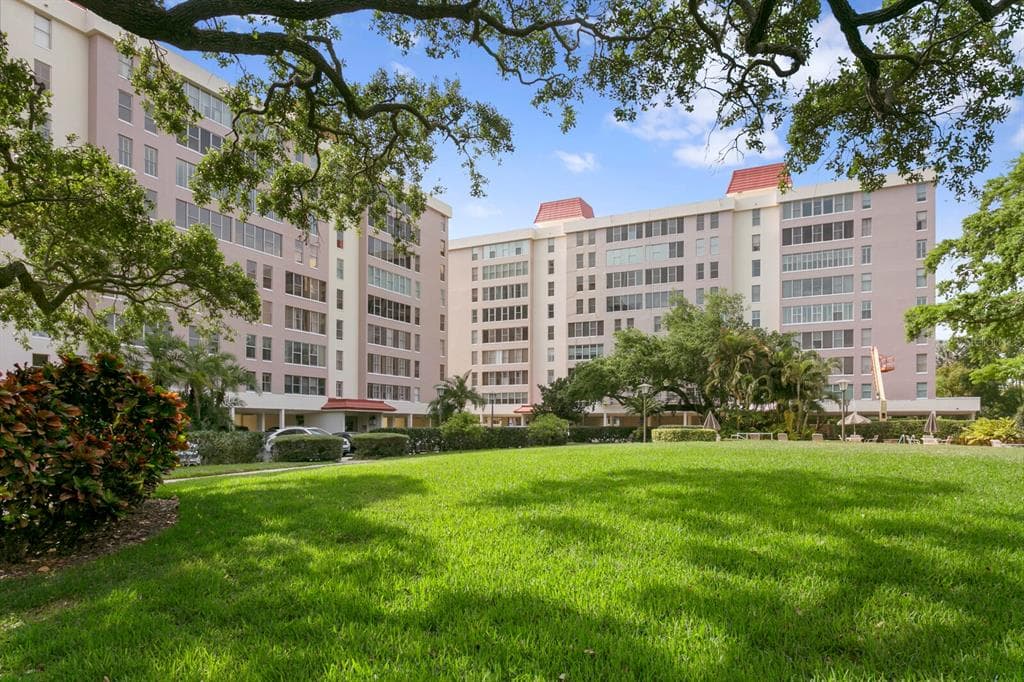 2403 S ARDSON PLACE UNIT 702B TAMPA, FL 33629