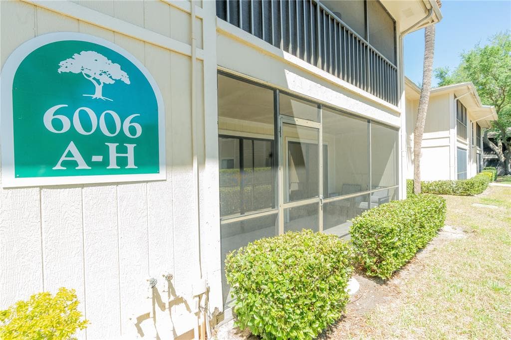 6006 LAKETREE LANE UNIT E TEMPLE TERRACE, FL 33617