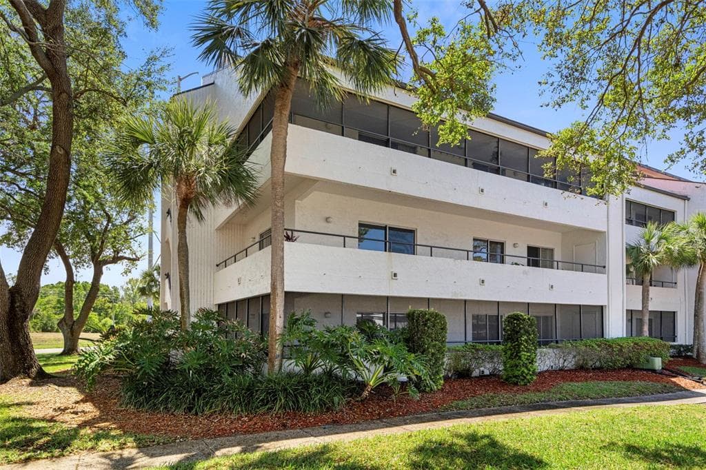 2583 COUNTRYSIDE BOULEVARD UNIT 3201 CLEARWATER, FL 33761