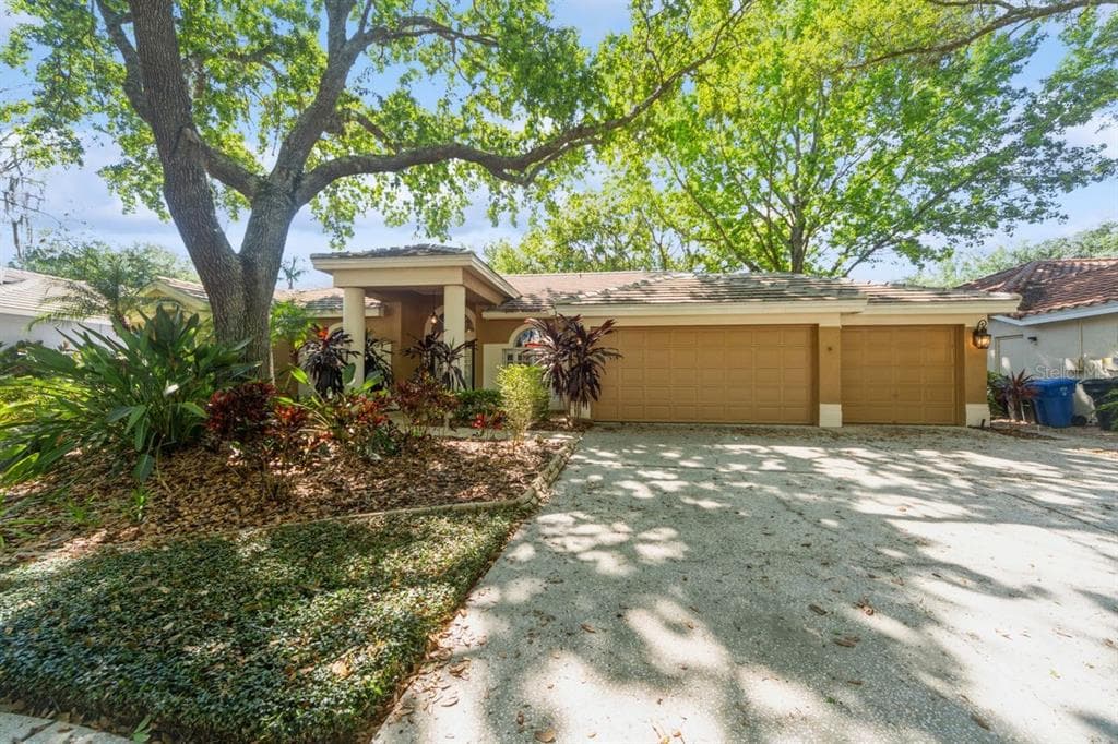 9323 WELLINGTON PARK CIRCLE TAMPA, FL 33647