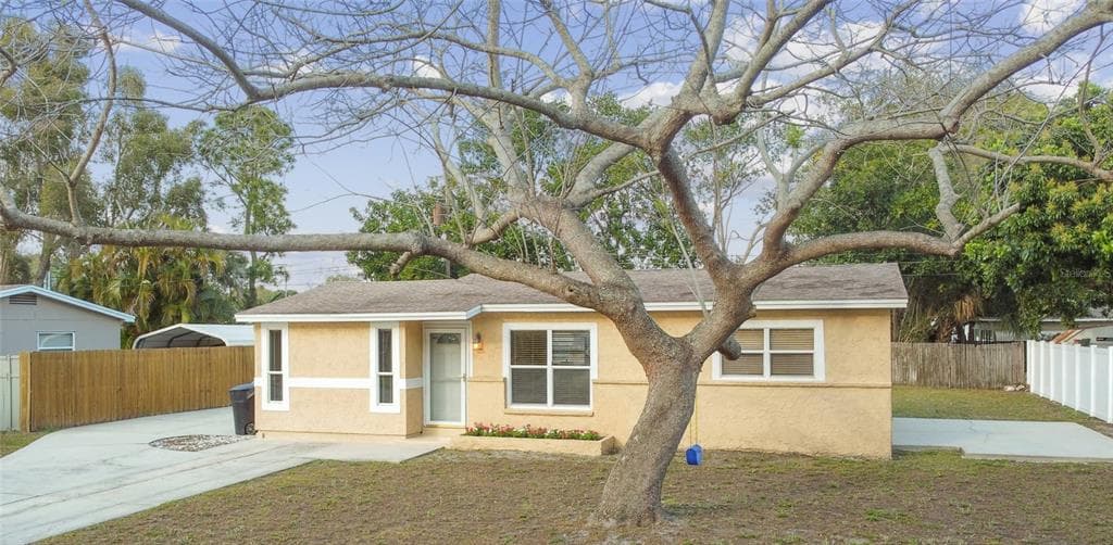6821 ONYX DRIVE N ST PETERSBURG, FL 33702