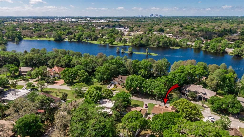 230 S RIVERHILLS DRIVE TEMPLE TERRACE, FL 33617