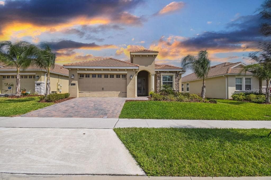 1077 DOWNSWING PLACE DAVENPORT, FL 33896