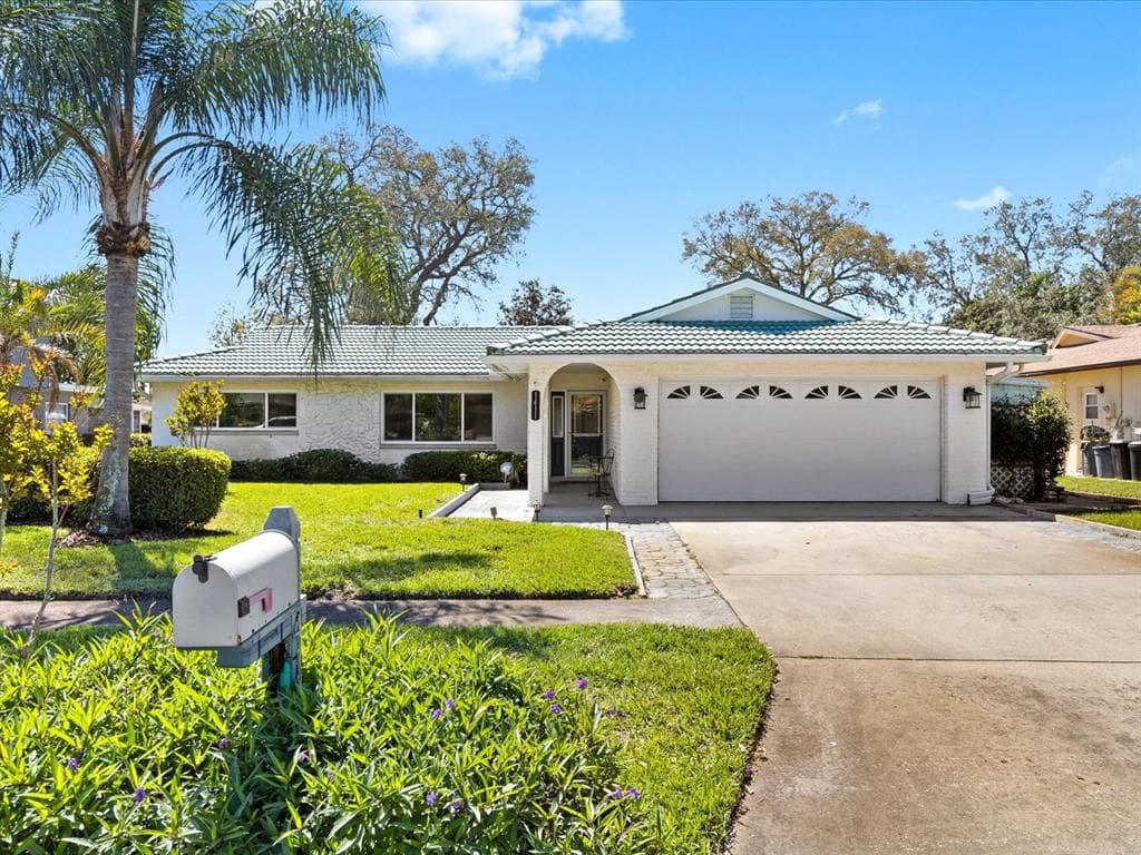 1411 TALLAHASSEE DRIVE TARPON SPRINGS, FL 34689