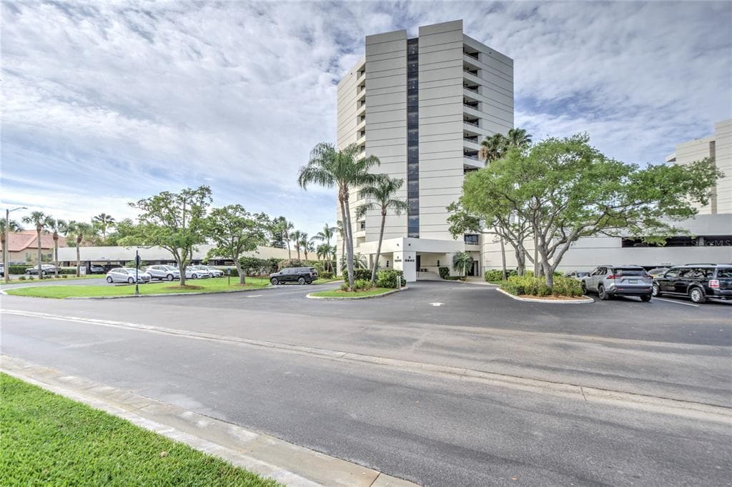 5940 PELICAN BAY PLAZA S UNIT 405 GULFPORT, FL 33707