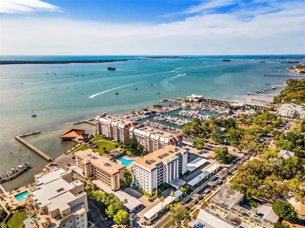 622 EDGEWATER DRIVE UNIT 525 DUNEDIN, FL 34698