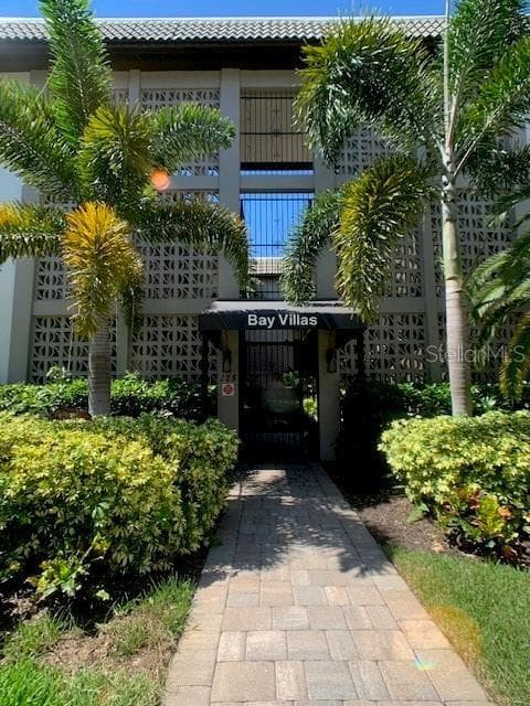 125 5TH AVENUE NE UNIT 210 ST PETERSBURG, FL 33701