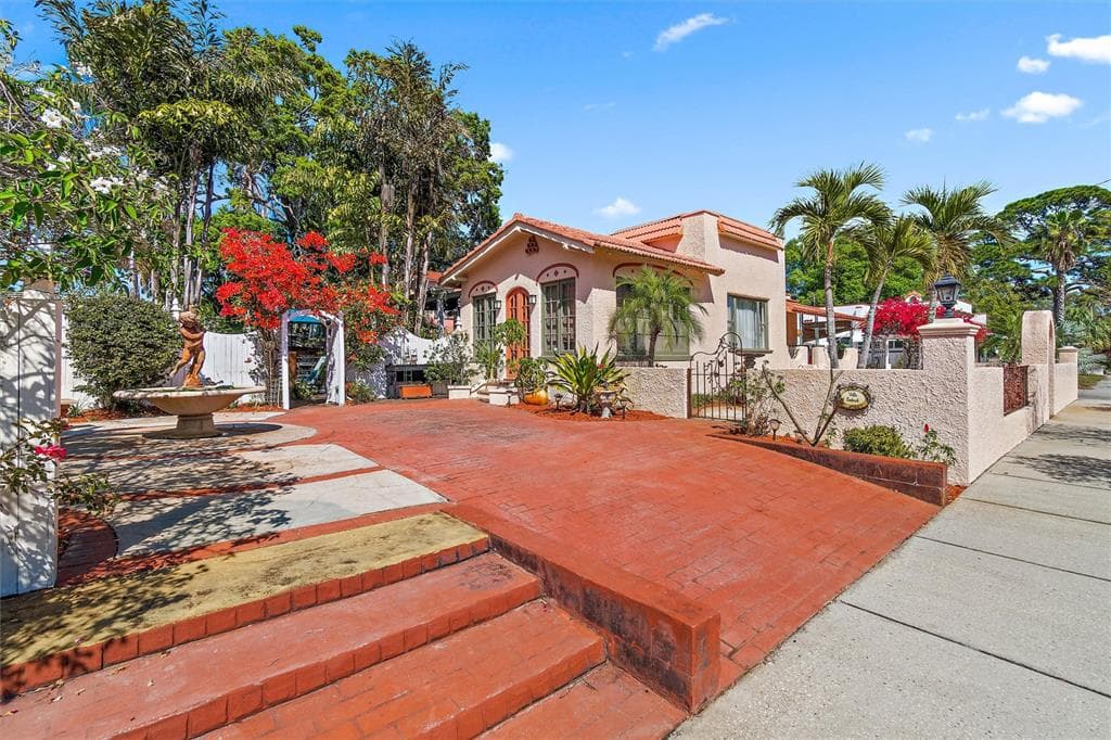 5221 DELETTE AVENUE S GULFPORT, FL 33707