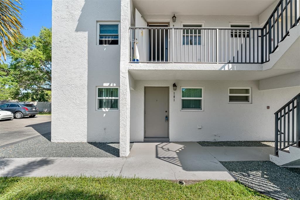 9815 47TH AVENUE N UNIT 101 ST PETERSBURG, FL 33708