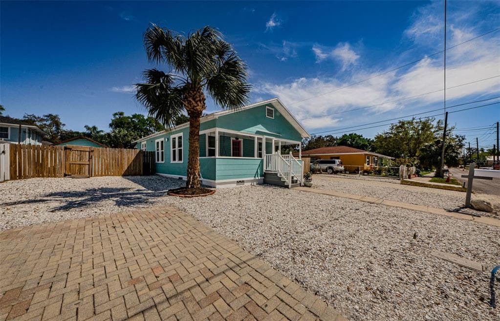 522 N GROSSE AVENUE TARPON SPRINGS, FL 34689