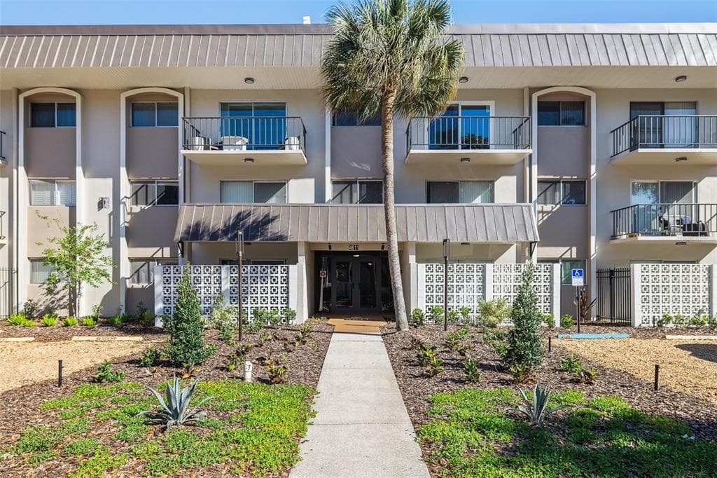 4611 W FIG STREET UNIT 102 TAMPA, FL 33609