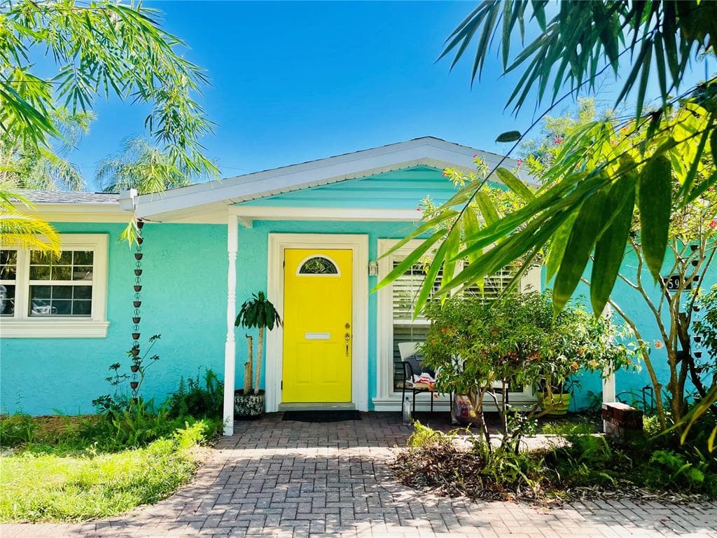 592 43RD AVENUE NE ST PETERSBURG, FL 33703