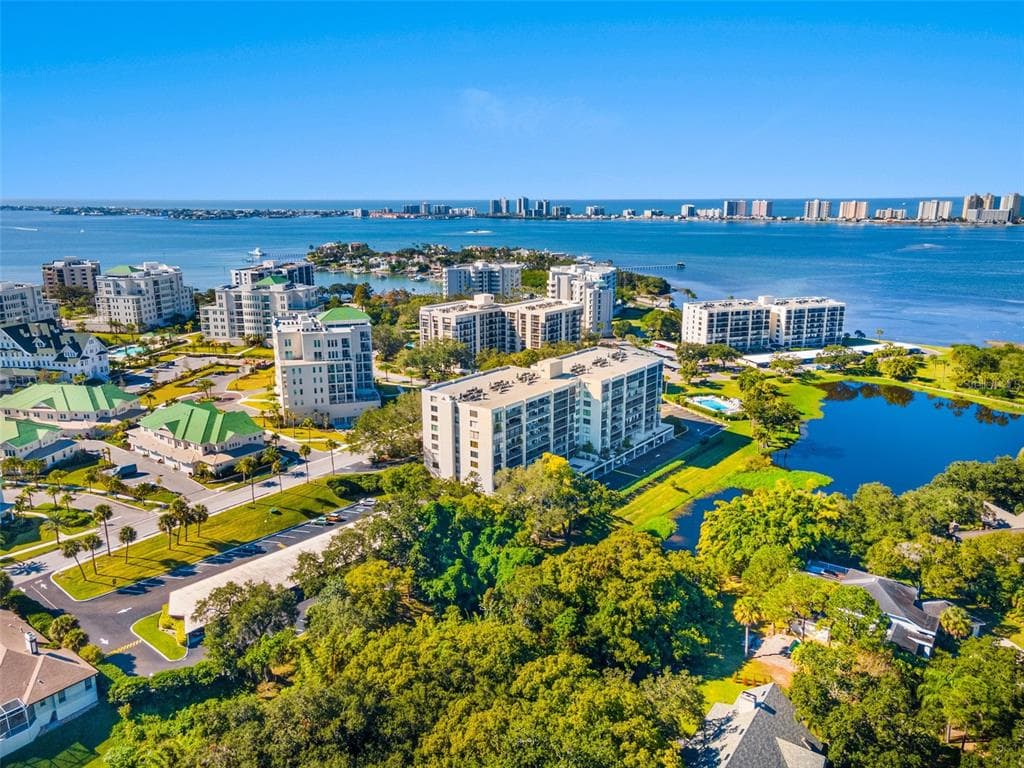 220 BELLEVIEW BOULEVARD UNIT 102 BELLEAIR, FL 33756