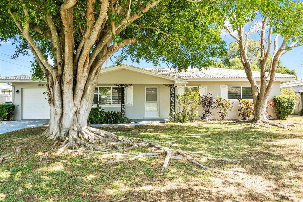 8897 108TH LANE N SEMINOLE, FL 33772