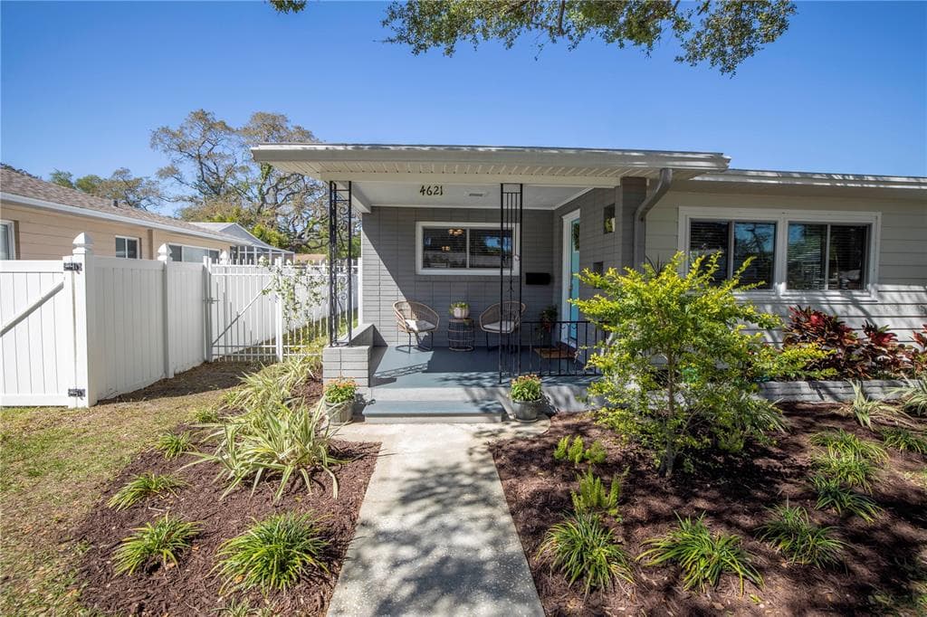 4621 DARTMOUTH AVENUE N ST PETERSBURG, FL 33713