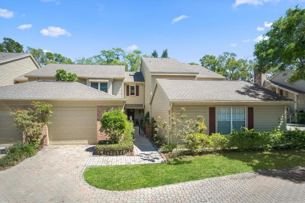 52 PELICAN PLACE UNIT 52