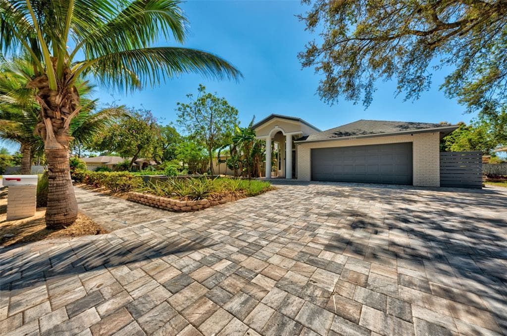 7926 HARWOOD ROAD SEMINOLE, FL 33777