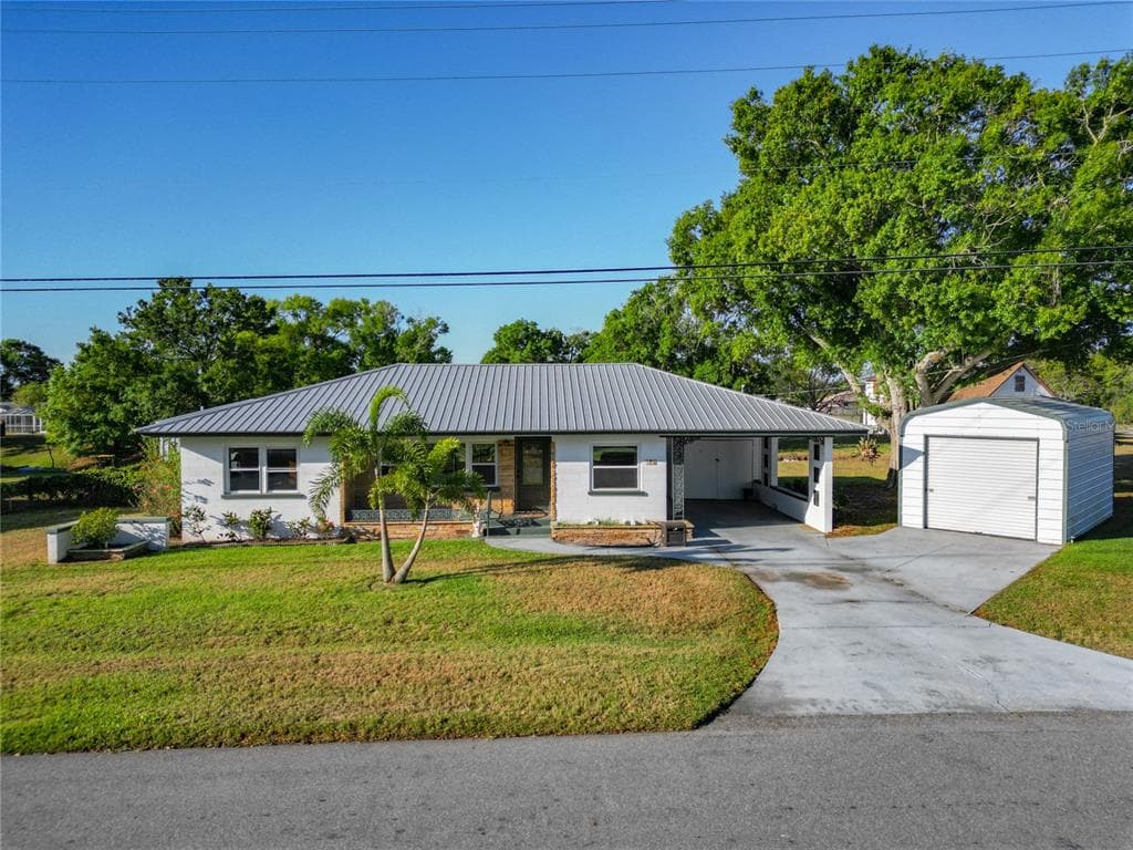 124 SUNSHINE DRIVE LAKE WALES, FL 33859