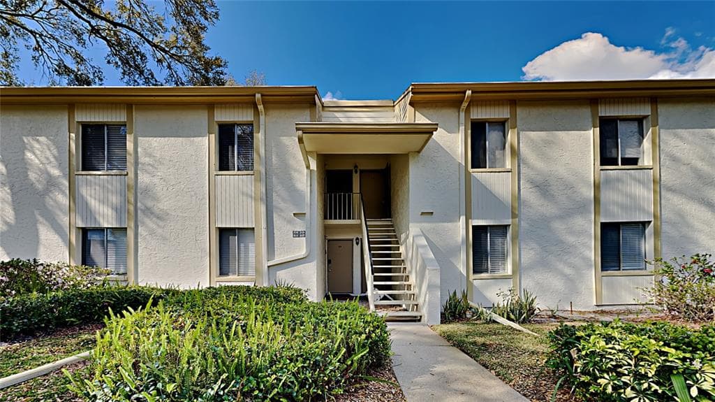 212 PALMETTO COURT UNIT 32 OLDSMAR, FL 34677