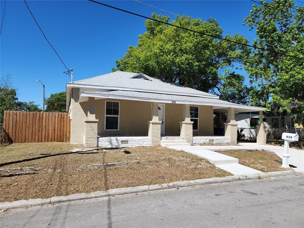 828 NW N SCOTT AVENUE LAKELAND, FL 33815