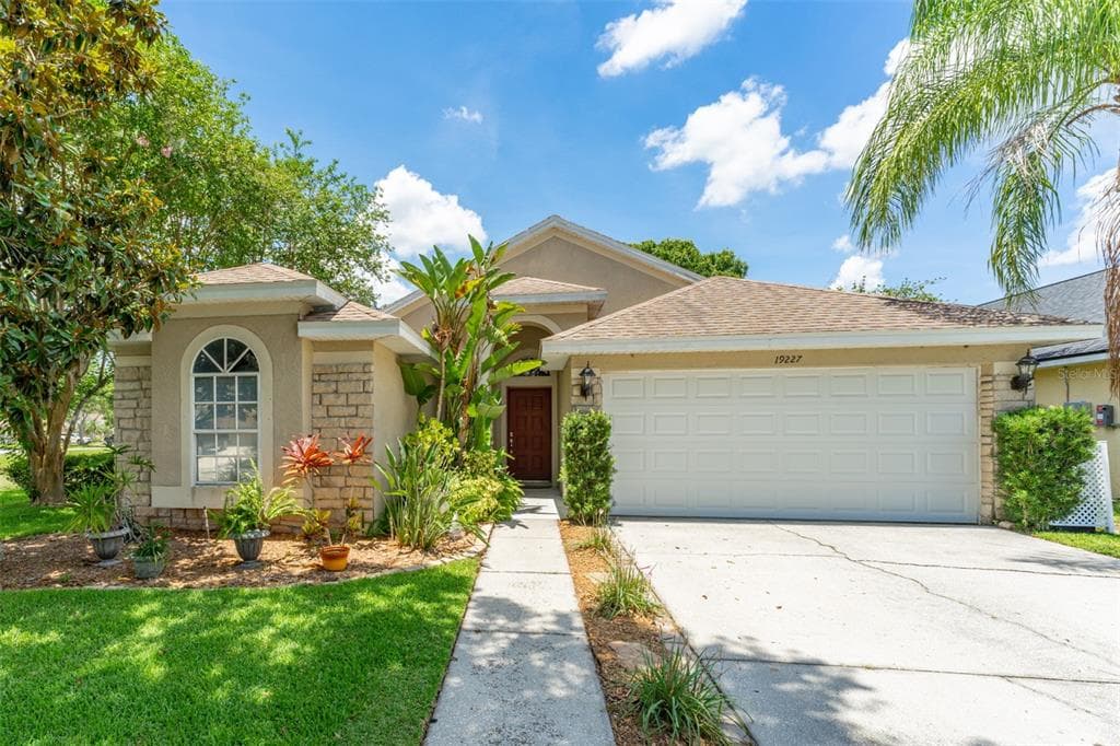 19227 GARDEN QUILT CIR LUTZ, FL 33558