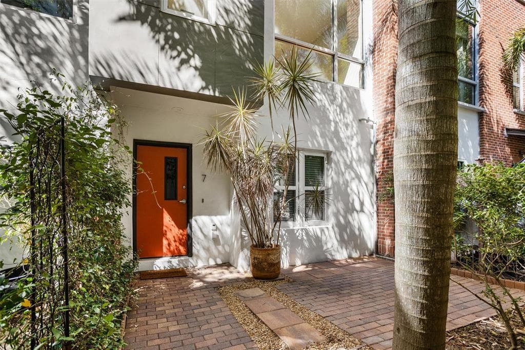 325 5TH AVENUE S UNIT 7 ST PETERSBURG, FL 33701