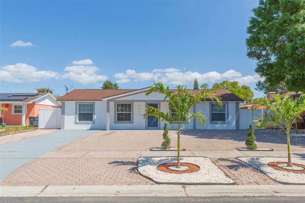 9020 ARNDALE CIRCLE TAMPA, FL 33615