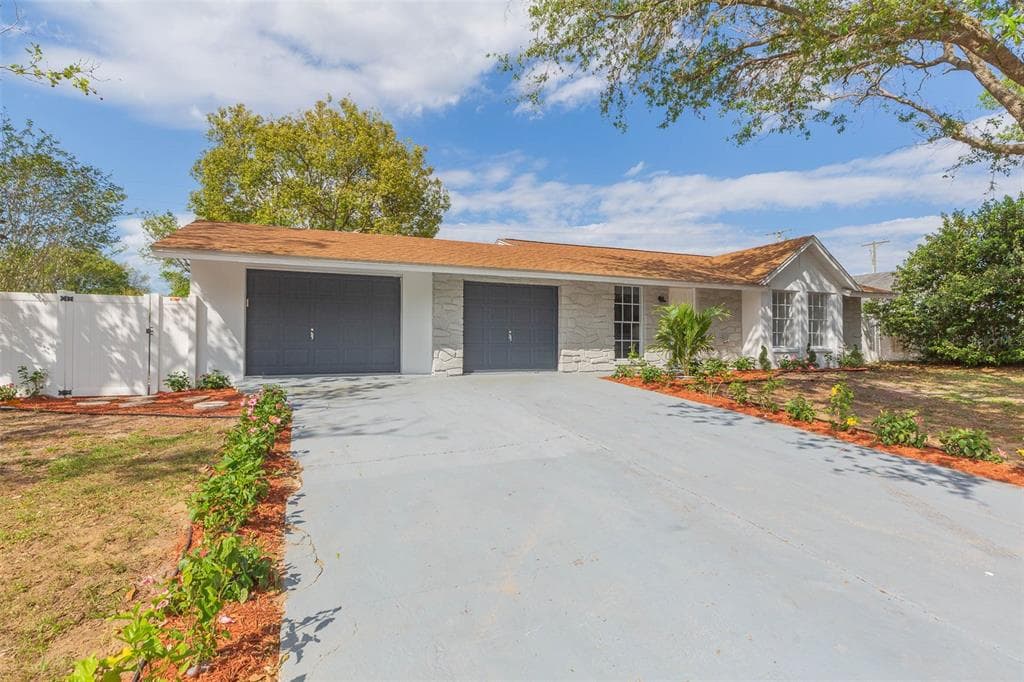 814 VALLEY HILL DRIVE BRANDON, FL 33510