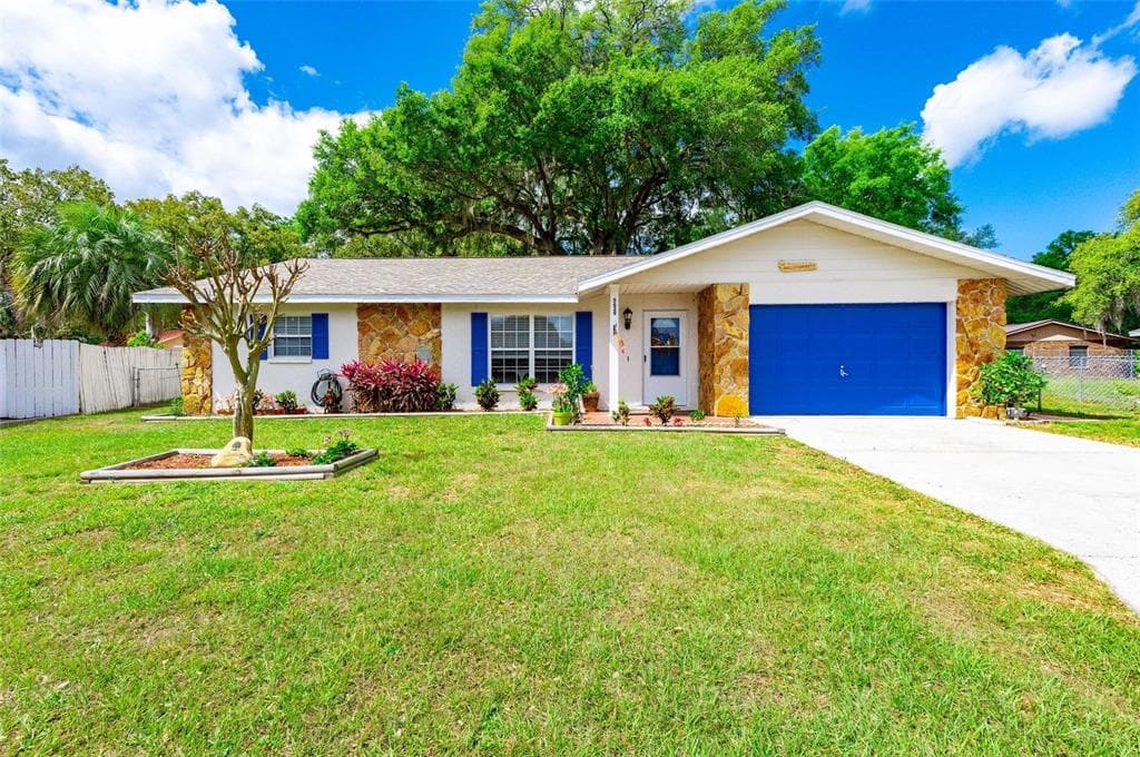 5629 MCCOY CT ZEPHYRHILLS, FL 33542