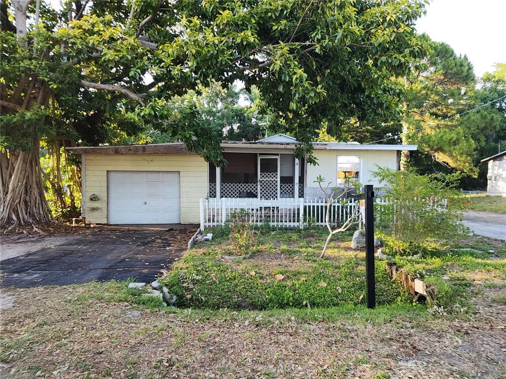 8511 SUNBEAM LANE TAMPA, FL 33615