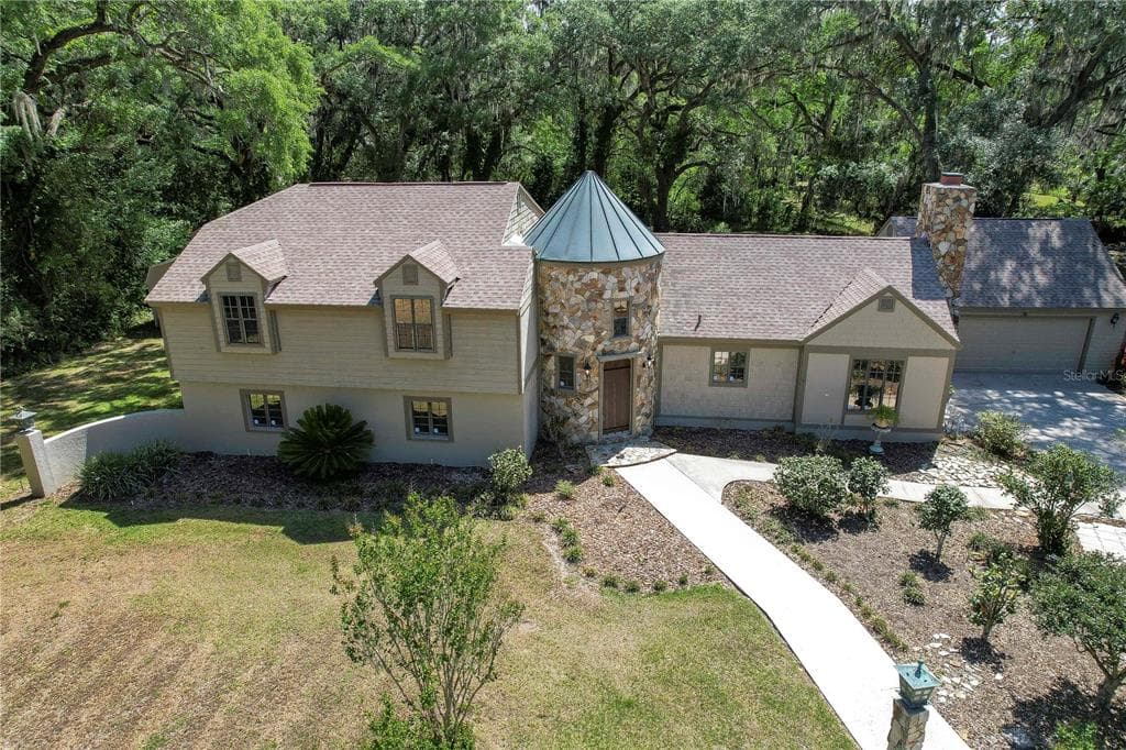 411 SKYWOOD DRIVE