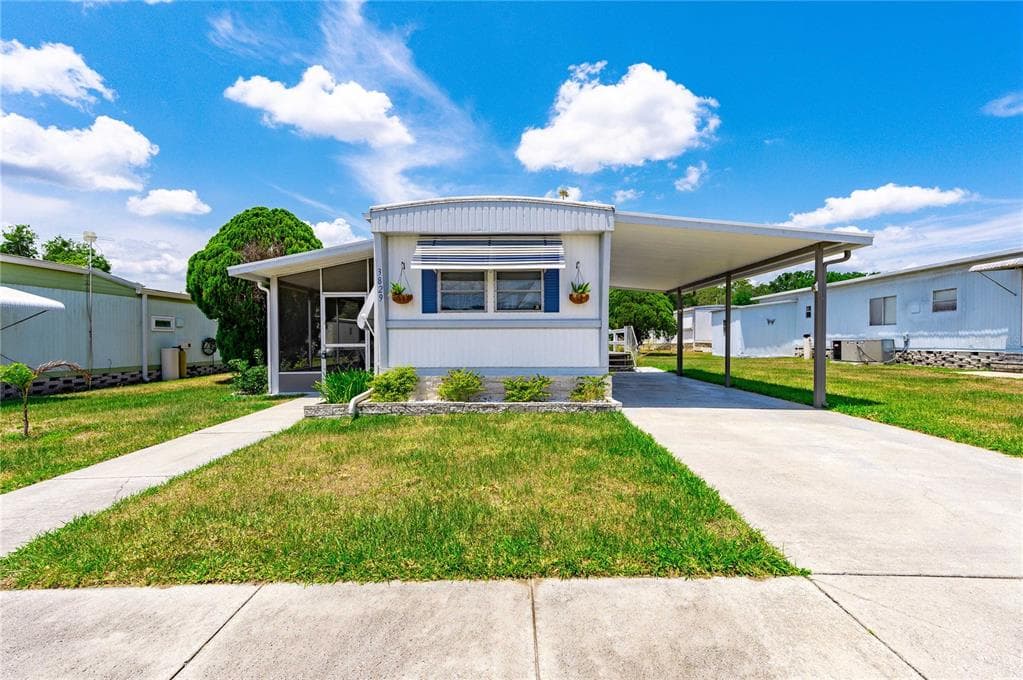3829 KIM DRIVE WESLEY CHAPEL, FL 33543