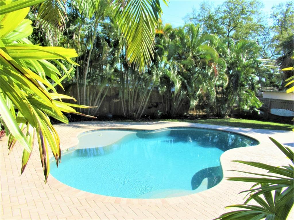 1316 DIXIE LANE S ST PETERSBURG, FL 33707