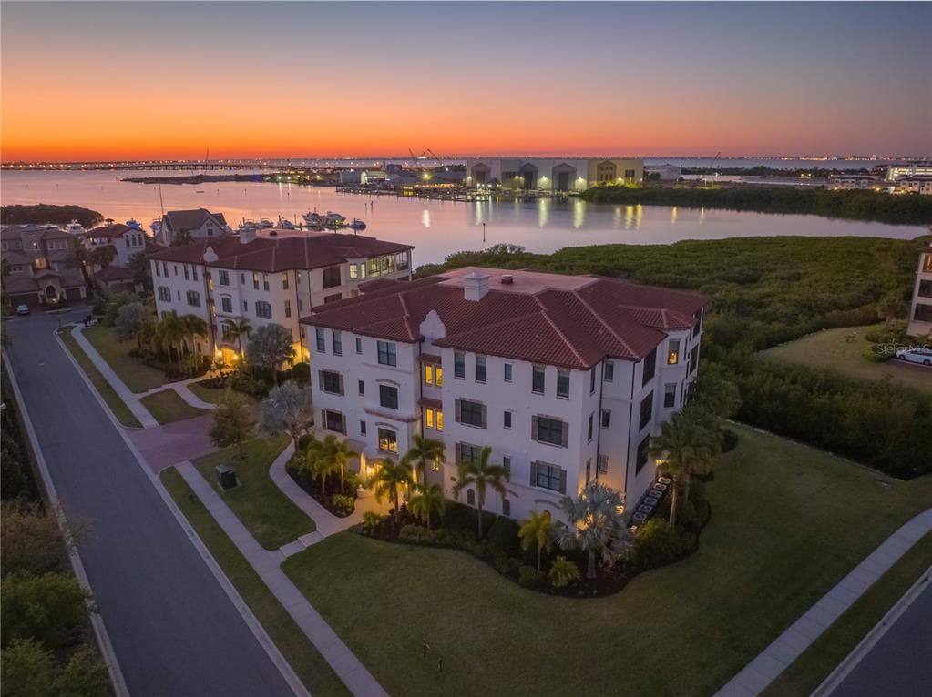 4905 CASPAR WHITNEY PLACE UNIT 401 TAMPA, FL 33616
