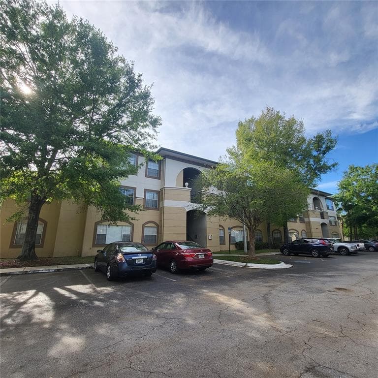17108 CARRINGTON PARK DRIVE E UNIT 711 TAMPA, FL 33647