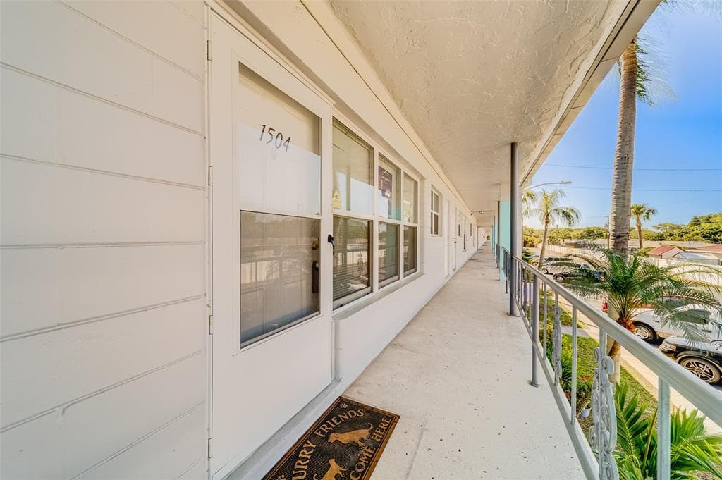 5820 43RD TERRACE N UNIT 1504 KENNETH CITY, FL 33709