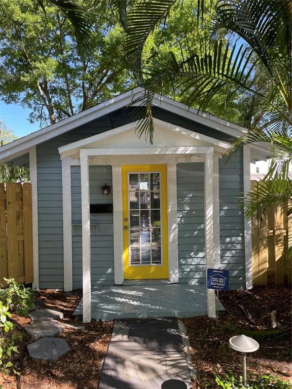 425 11TH AVENUE N UNIT 1/2 ST PETERSBURG, FL 33701