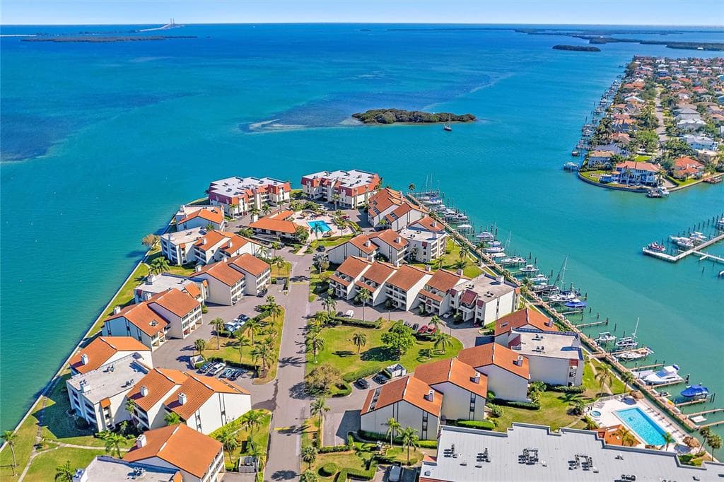 128 1ST STREET E UNIT 108 TIERRA VERDE, FL 33715