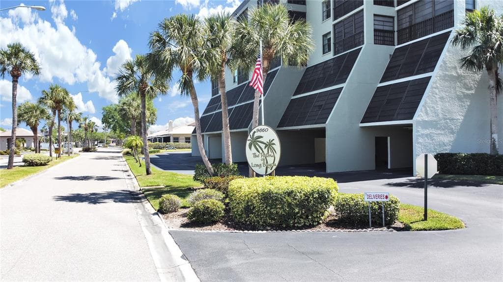 9860 62ND TERRACE N UNIT 1030 ST PETERSBURG, FL 33708